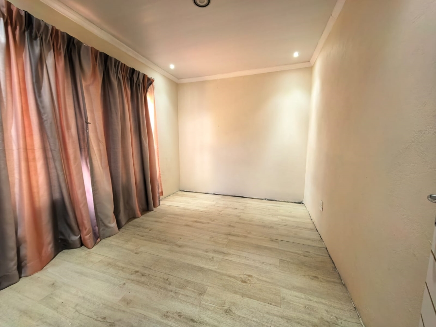 To Let 4 Bedroom Property for Rent in Vaalpark Free State